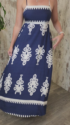 
            
                Load and play video in Gallery viewer, Iris Maxi Collette Maxi Dress Square Neckline Pockets Spaghetti Strap - Navy &amp;amp; White
            
        