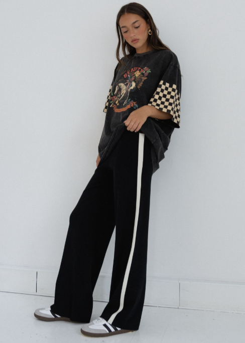 Paper Heart Saddle Up Beauty Slightly Oversized Vintage T-Shirt - Black Stone Wash - Style House Fashion Paper Heart