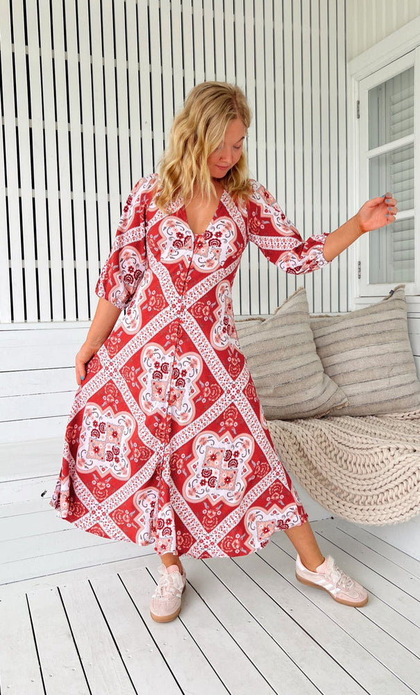 Jaase Lenni Midi Dress with V-Neck Buttoned A-Line Skirt Puff Sleeve - Rosa