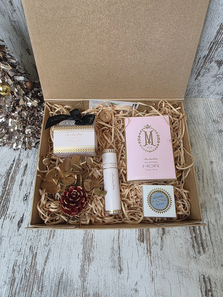MOR Marshmallow 'With Love' Xmas Gift Hamper Box